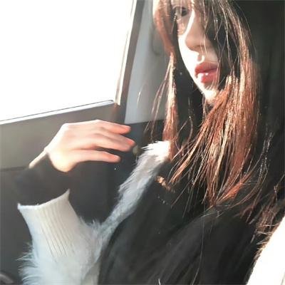 空庭夜雨蚀灯痕